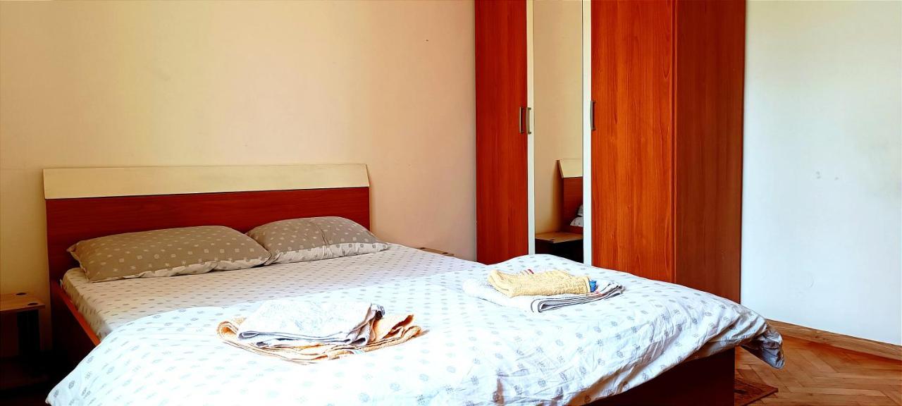 Lora'S House Apartment Oradea Exterior photo